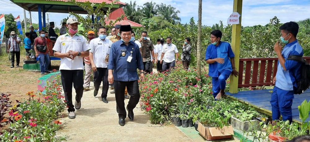 Al Haris meresmikan taman agro wisata buah