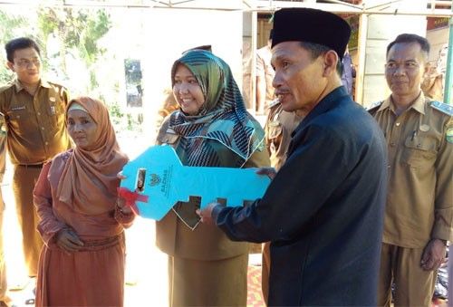 Penyerahan kunci secara simbolis