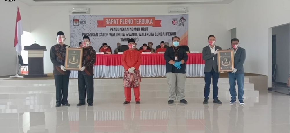 Pencabutan nomor urut pasangan calon walikota dan wakil walikota dalam pelaksanaan Pilkada 2020 di Kota Sungai Penuh.