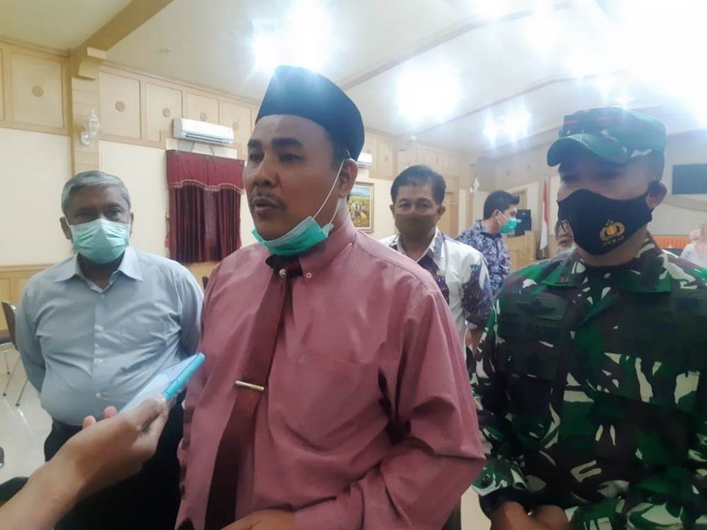 Plt Bupati H Hillalatil Badri didampingi Sekda Ir Endang Abdul Naser yang juga menjabat sebagai Plt Kadis PUPR dan Dandim 0420 Sarko