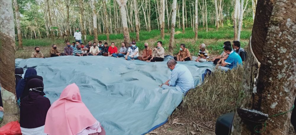 Al Haris berdialog dengan petani karet