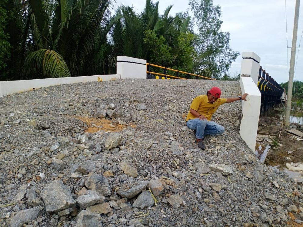 Proyek oprit jembatan yang diminta dewan untuk tender ulang