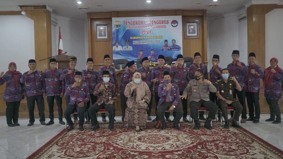 Foto bersama  Usai pengukuhan