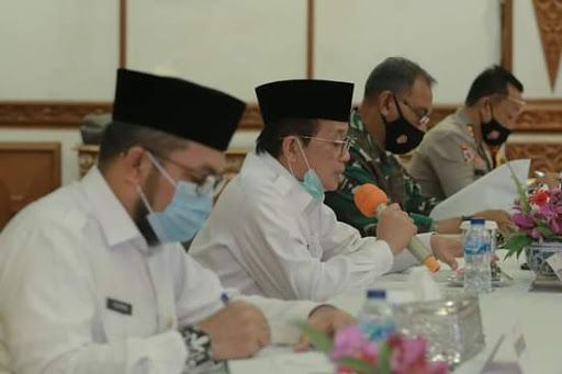 Gubernur Jambi Pimpin Rapat koordinasi di Hadiri bupati/wali kota se Provinsi Jambi dan Satgas Penanganan Covid-19 Kabupaten/Kota se Provinsi Jambi. 