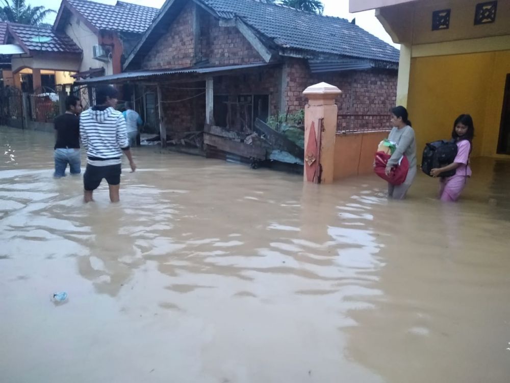 Rumah warga kena banjir, akibat hujan deras dari malam tadi sampai pagi