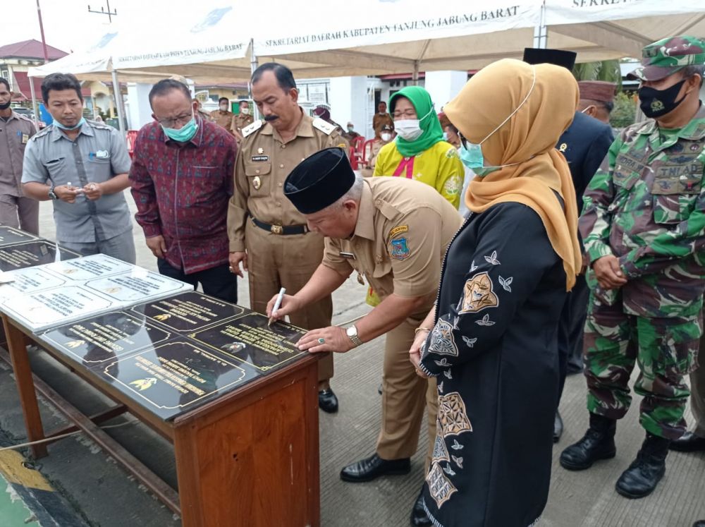 Penandatanganan prasasti
