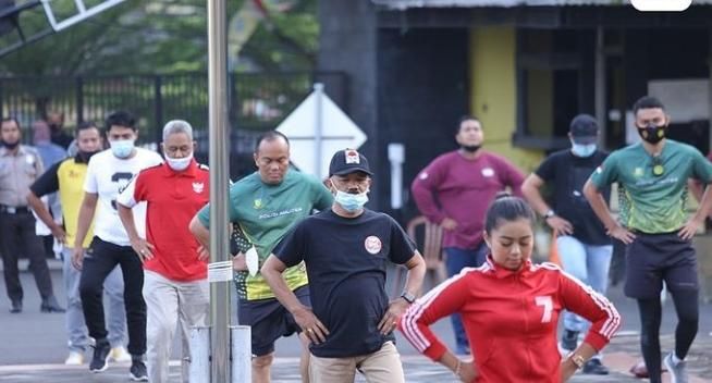 Kepala Dinas Pekerjaan Umum dan Perumahan Rakyat (PUPR) Provinsi Jambi Ir.Muhammad Fauzi mengikuti olahraga bersama Danrem 042 Garuda Putih.