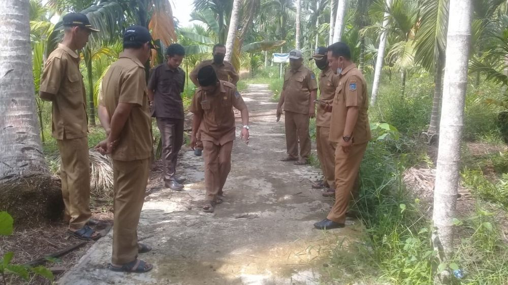 Jalan yang diduga dibangun asal jadi di Kecamatan Pengabuan