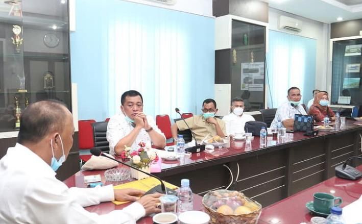Kepala  Dinas PUPR  Provinsi Jambi, Ir. Muhammad Fauzi menerima secara langsung kunjungan kerja (Kunker) pimpinan dan anggota Dewan Kabupaten Sarolangun.