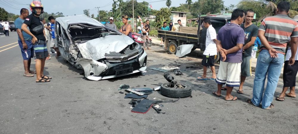 Kondisi kendaraan yang mengalami tabrakan beruntun ringsek parah