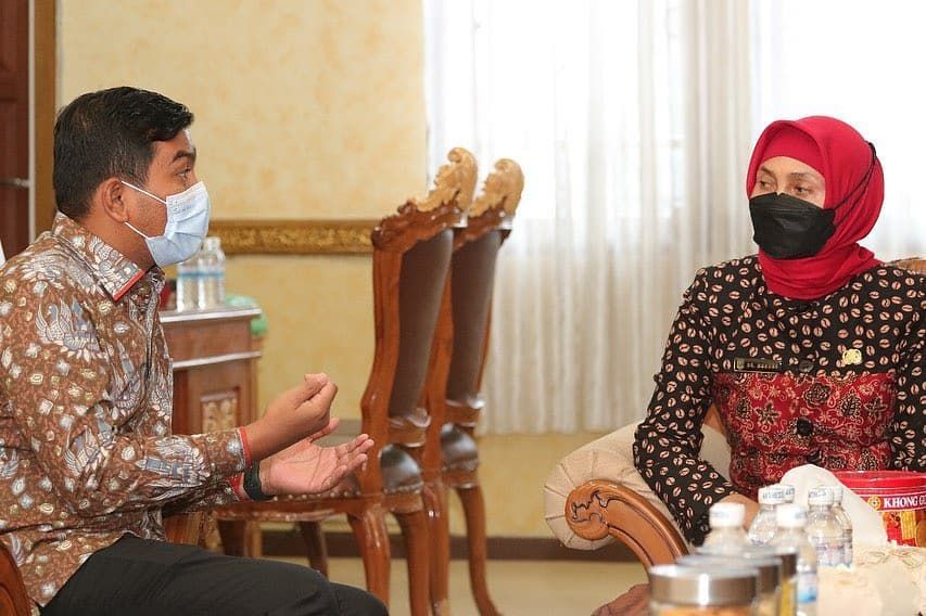 Waka DPRD Rocky Candra Menyambut Kunjungan Penjabat (Pj) Gubernur Jambi, Hari Nur Cahya Mur di Gedung DPRD Provinsi, hadir Sekda Provinsi Jambi Sudirman. 