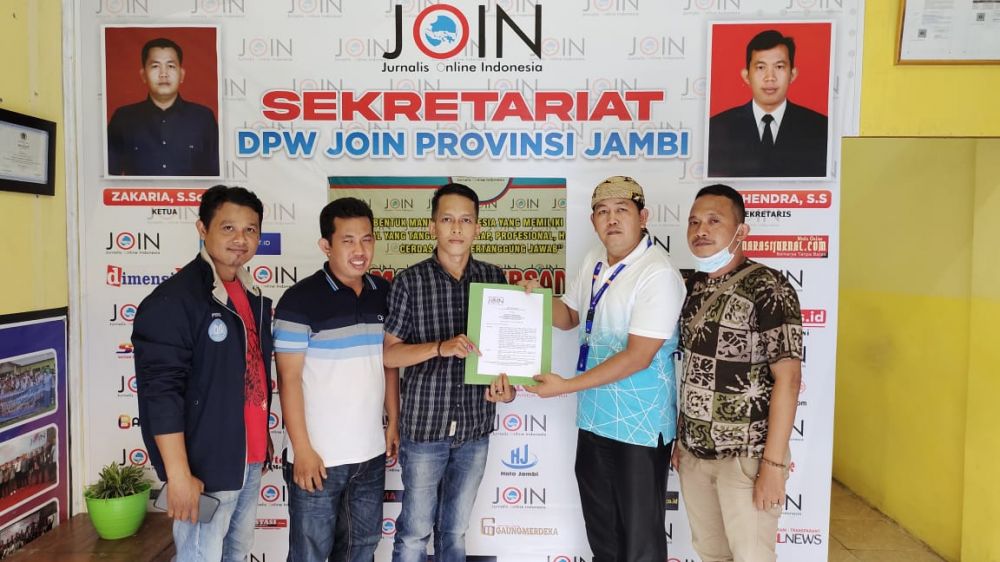 Penyerahan SK