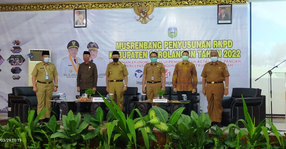 Drs H Cek Endra bersama Kepala Bappeda H Lukman dan Waka II DPRD Syahrial Gunawan 