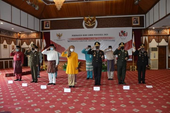 Pj Gubernur Jambi Dr Hari Nur Cahya Murni bersama Forkopimda mengikuti secara virtual upacara peringatan Hari Lahir Pancasila.