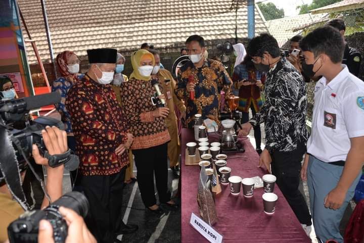 Pj.Gubernur Jambi Dr.Hari Nur Cahya Murni, M.Si meluncurkan  program  entrepreneur muda