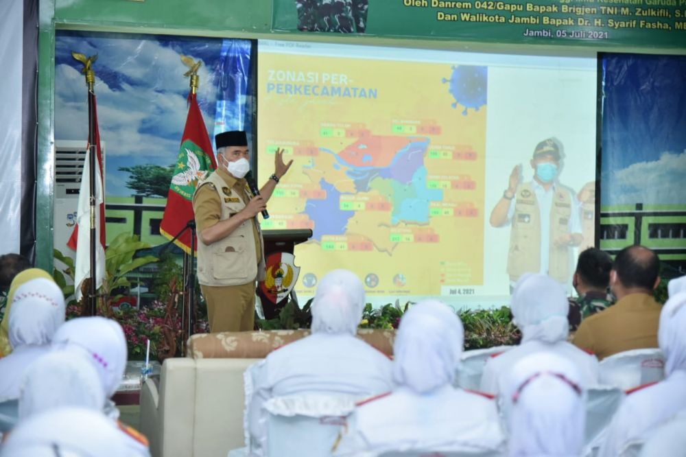 Fasha memberikan pemaparan