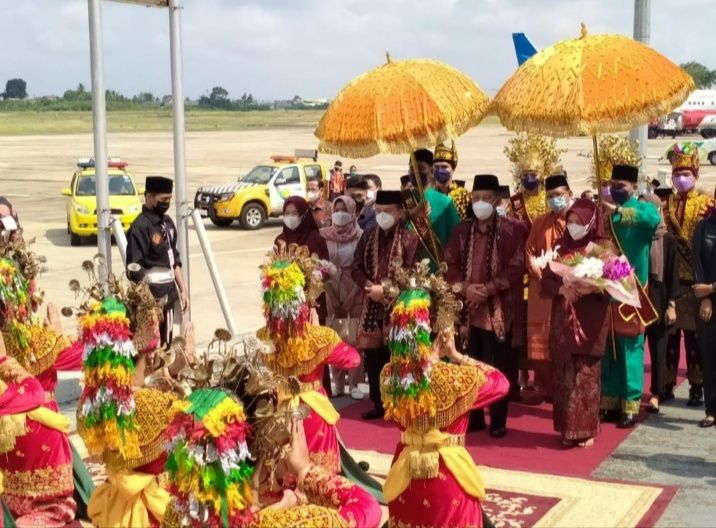 Gubernur Jambi Al Haris dan Wakil Gubernur Jambi  Abdullah Sani tiba di Jambi