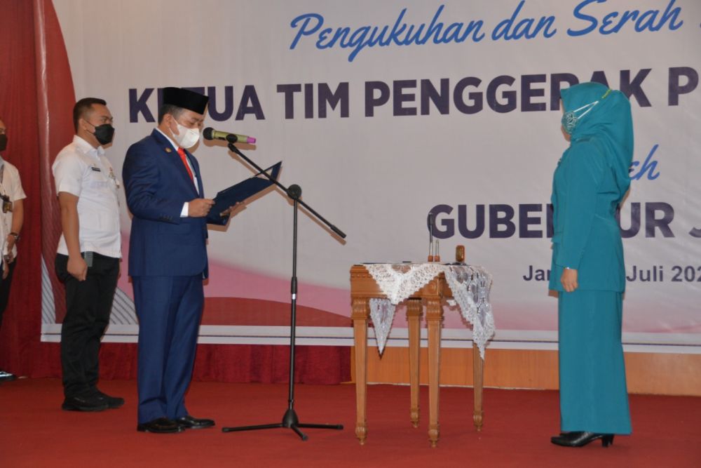 Gubernur Jambi Al Haris secara resmi mengukuhkan Hj.Hesnidar Haris sebagai Ketua Tim Pemberdayaan dan Kesejahteraan Keluarga (TP PKK) Provinsi Jambi masa Bhakti 2021-2024. 