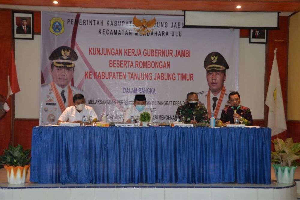 Gubernur mengunjungi korban kebakaran di Desa Menteng (Mendahara Tengah) Kecamatan Mendahara  Kabupaten Tanjung Jabung Timur, Jum’at (16/7/2021). 
