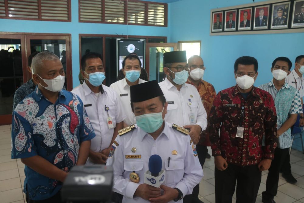 Gubernur Jambi Dr. H. Alharis, S.Sos, M.H., didampingi oleh Sekretaris Daerah Provinsi Jambi melaksanakan kunjungan kerja ke Kantor Badan Narkotika Nasional (BNN) Provinsi Jambi, Rabu (21/7/2021). 