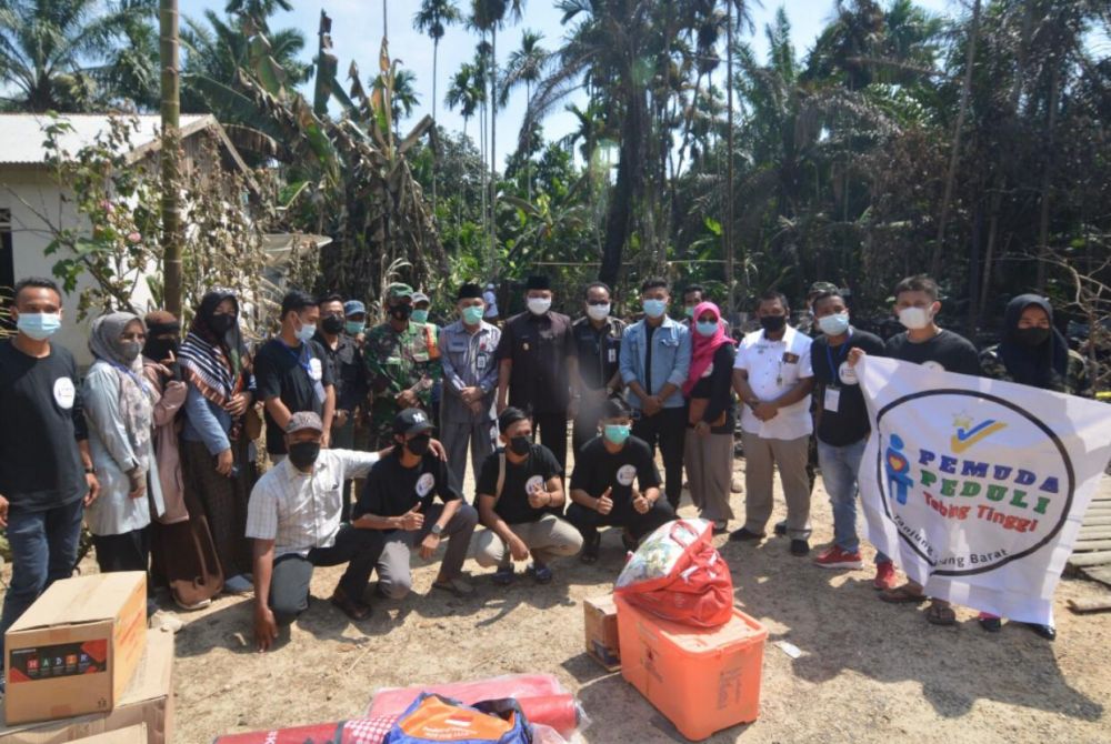 Wabup foto bersama warga.