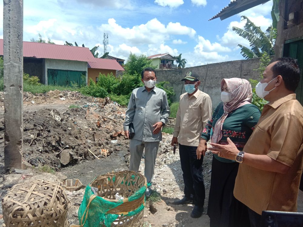 Pansus BOT DPRD Provinsi Jambi saat meninjau Pasar Angso Duo. Selasa (7 /9/2021) 