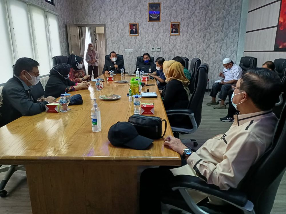Komisi IV DPRD Provinsi Jambi Bersama Wakil Bupati Muarojambi membahas penanganan Covid-19 