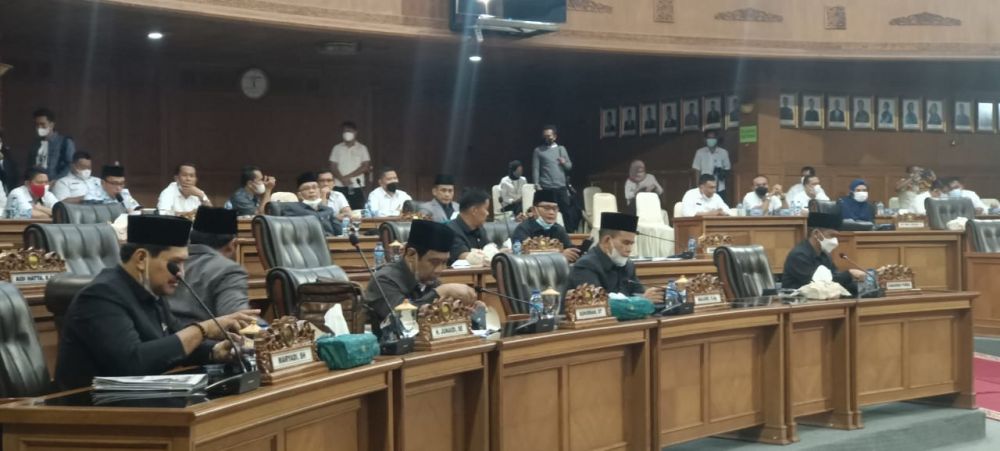 Anggota dewan Muarojambi yang hadir dalam paripurna