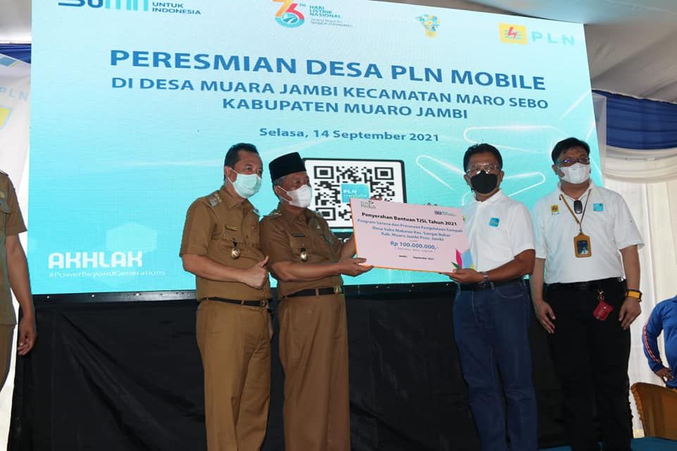 Wakil Gubernur Jambi Drs. Abdullah Sani, M. Pd. I, meresmikan 100 Persen Penggunaan PLN Mobile di Desa Maro Sebo, Kabupaten Muaro Jambi, Selasa (14/9),
