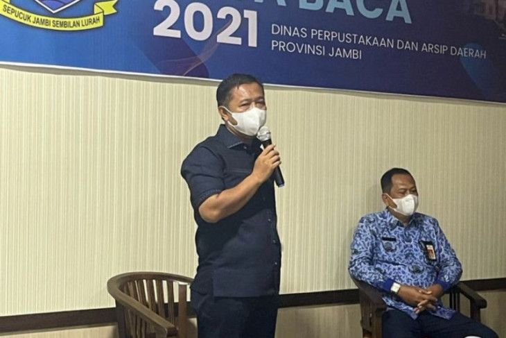 Ketua Komisi I DPRD Provinsi Jambi, H. Hapis Hasbiallah saat menjadi narasumber dalam kegiatan pemilihan duta baca tingkat Provinsi Jambi, Jumat (17/9).