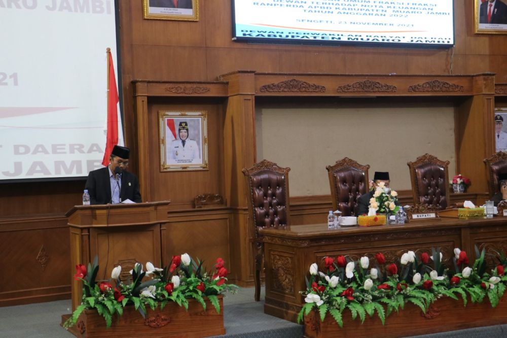 Fraksi pan menyampaikan pandangannya.