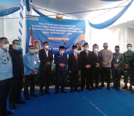 Wakil Ketua DPRD Provinsi Jambi Rocky Candra menghadiri acara pelantikan Kepala Ombudsman RI Perwakilan Jambi Saiful Roswandi, S.Pd.i, M.H, Pada Selasa  (2/11/2021)
