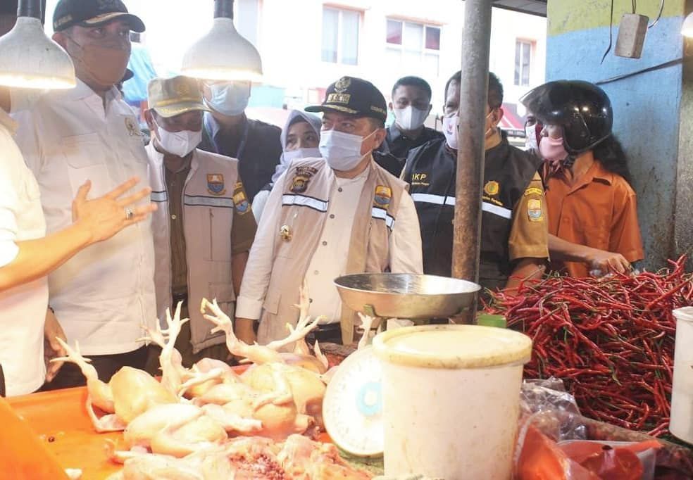 Gubernur Sidak Harga Bahan Pokok Menjelang Natal 2021 dan Tahun Baru 2022, yang berlangsung di Pasar Angso Duo Baru Jambi, Senin (20/12/2021).