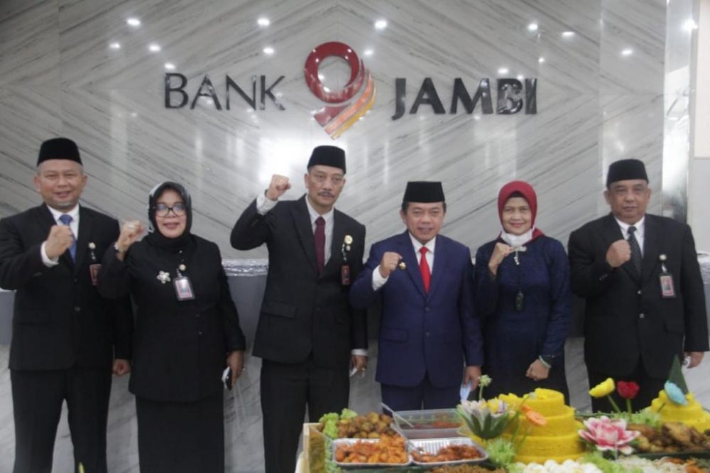 Peringatan Hari Ulang Tahun (HUT) ke 59 Bank Jambi Tahun 2022, yang berlangsung di halaman depan Kantor Pusat Bank Jambi, Sabtu (08/01/2022).