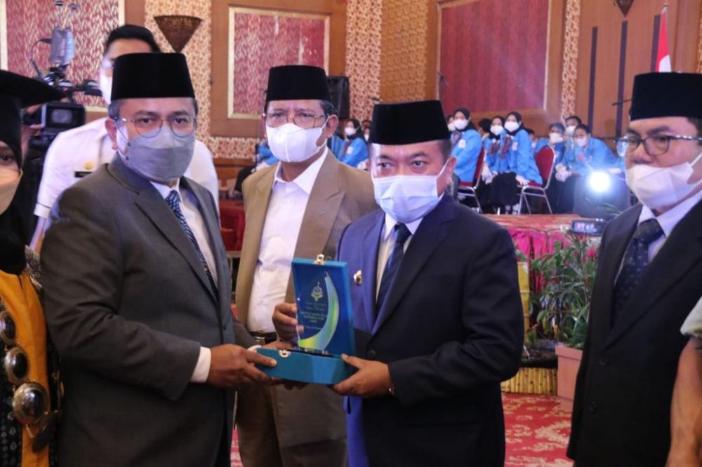 Al Haris saat menghadiri Wisuda Sarjana Angkatan ke 1 Institut Agama Islam Muhammad Azim (IAI MA), yang berlangsung di Abadi Convention Center, Rabu (12/01/2022).