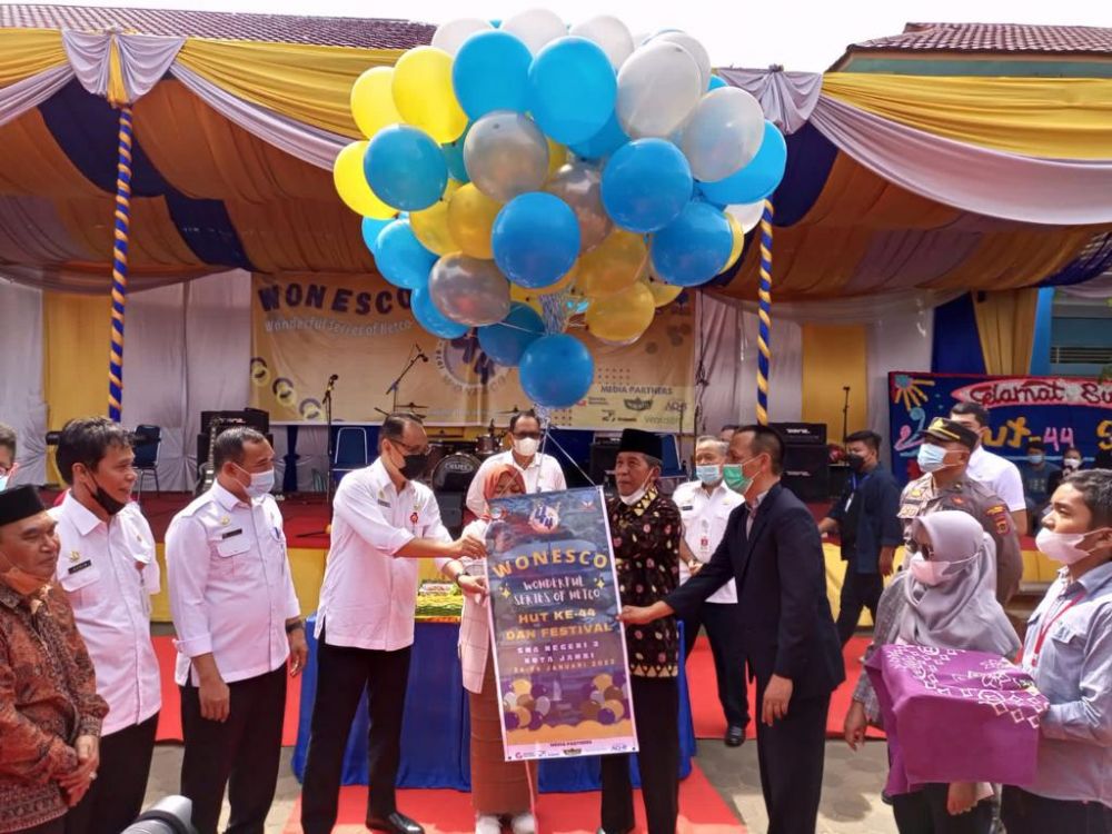 Peringatan Hari Ulang Tahun (HUT) ke 44 SMA Negeri 3 Kota Jambi Tahun 2022, yang berlangsung di SMA Negeri 3 Kota Jambi, Rabu (26/01/2022).