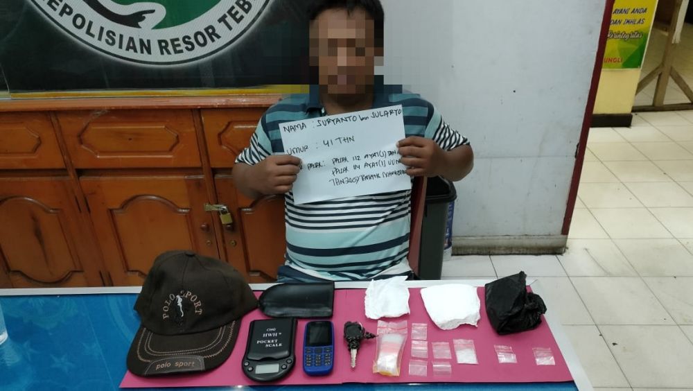 Pengedar Narkoba yang ditangkap bersama barang bukti