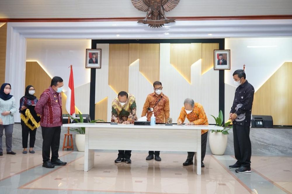 acara Penandatanganan Memorandum of Understanding (MoU), Memorandum of Agreement (MoA), dan Perjanjian Kerja Sama (PKS) antara Badan Geologi Kementerian ESDM dengan Universitas Negeri Jambi dan Launching Geosite Kerinci Geoheritage dan Geopark Nasional, bertempat di Auditorium Badan Geologi Bandung, Jawa Barat, Rabu (02/02/2022).