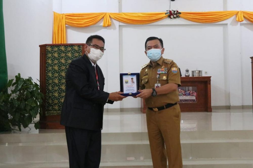 Al Haris saat menghadiri Sidang Pekerja Lengkap Pemilihan Pengurus PGIW Jambi, bertempat di Gedung Gereja BNKP Kota Baru Jambi, Senin (14/02/2022).