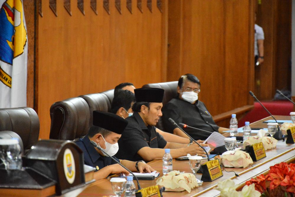Ketua DPRD Provinsi Jambi Edi Purwanto saat Memimpin Rapat Paripurna 