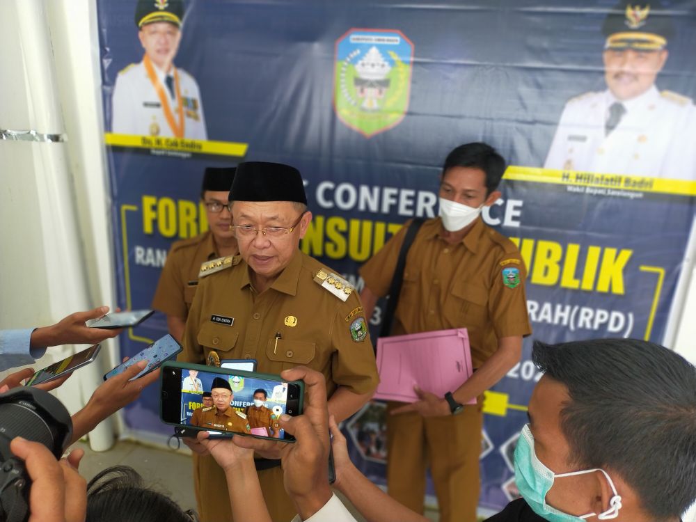 H Cek Endra bersama Kadis PUPR