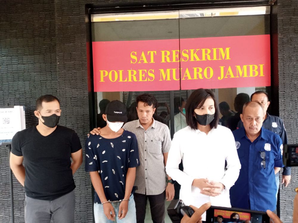 Tersangka DA (Topi Hitam) Diamankan Polres Muarojambi