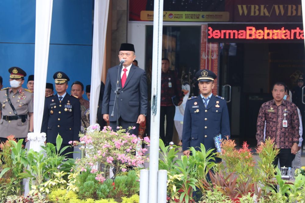 Upacara pada acara Hari Bhakti ke 73 Imigrasi Tahun 2023, bertempat di Halaman Kantor Wilayah Kementerian Hukum dan Hak Asasi Manusia (Kanwil Kemenkumham) Provinsi Jambi, Kamis (26/01/2023).