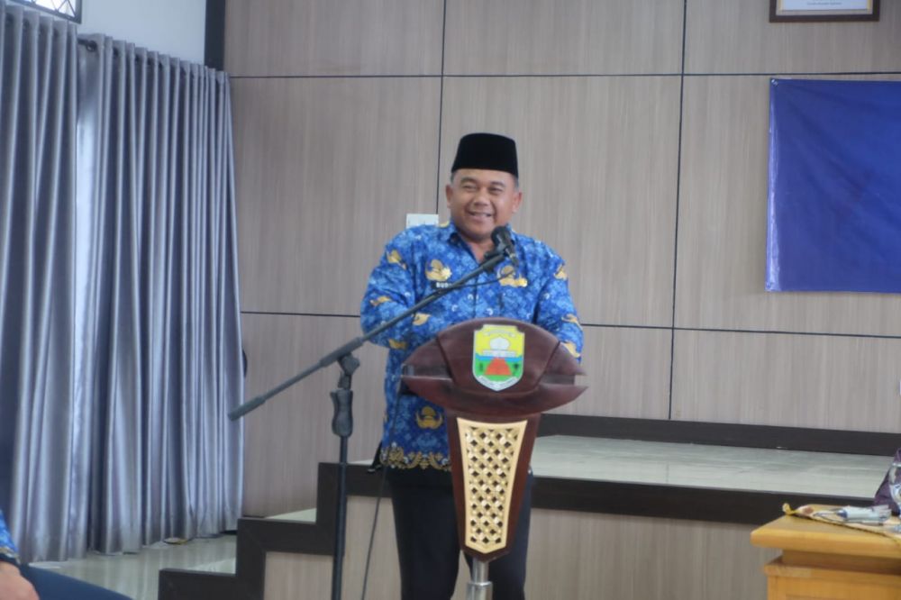 Sekda menyampaikan sambutan
