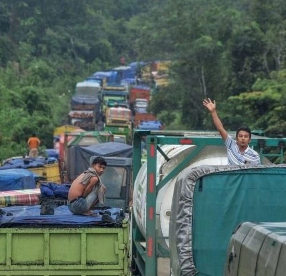 Kemacetan terjadi ruas jalan Nasional di Jambi akibat batubara 