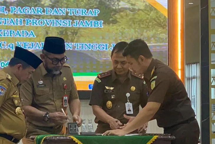 Acara pemberian hibah tanah dari pemprov kepada Kejati Jambi, Senin, (6/3/23)