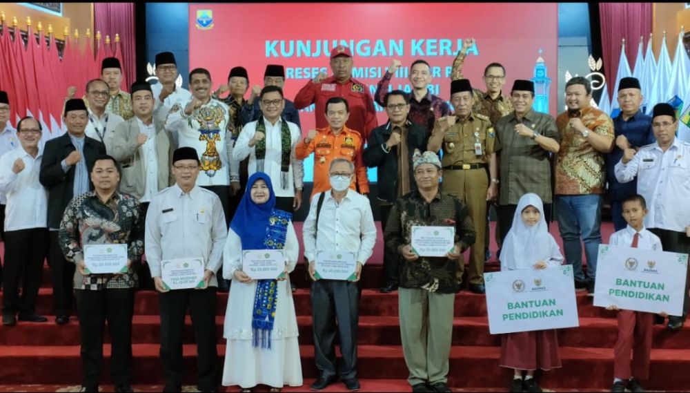 Gubernur Jambi Al Haris bersama anggota Komisi VIII DPR RI. 
