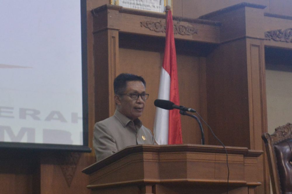Ulil Amri membacakan rekomendasi dewan terhadp LKPj Bupati.