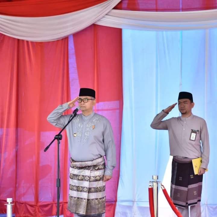 Wali Kota Syarif Fasha Bertindak Sebagai Inspektur Upacara HUT Ke 77 Pemkot Jambi