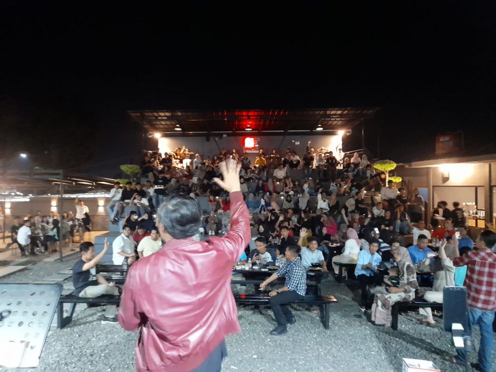 Ketua DPRD Provinsi Jambi Edi Purwanto, Sabtu (20/5) malam mendadak mengunjungi Foresthree Coffee Bungo 